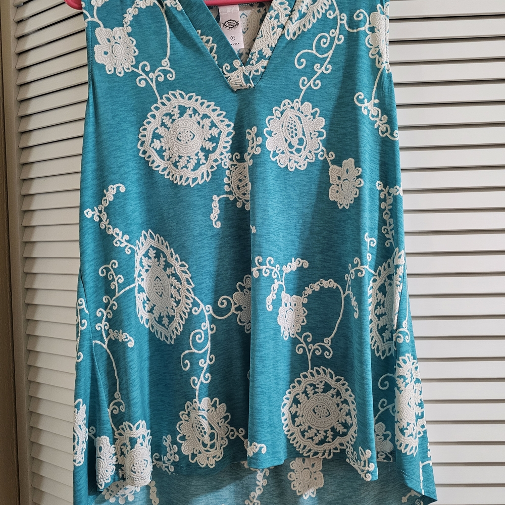 PINK COCONUT Teal Sleeveless V-Neck Tunic with White Lace Print